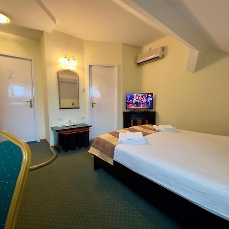 Pension Hotel Fast Рэдэуци Экстерьер фото