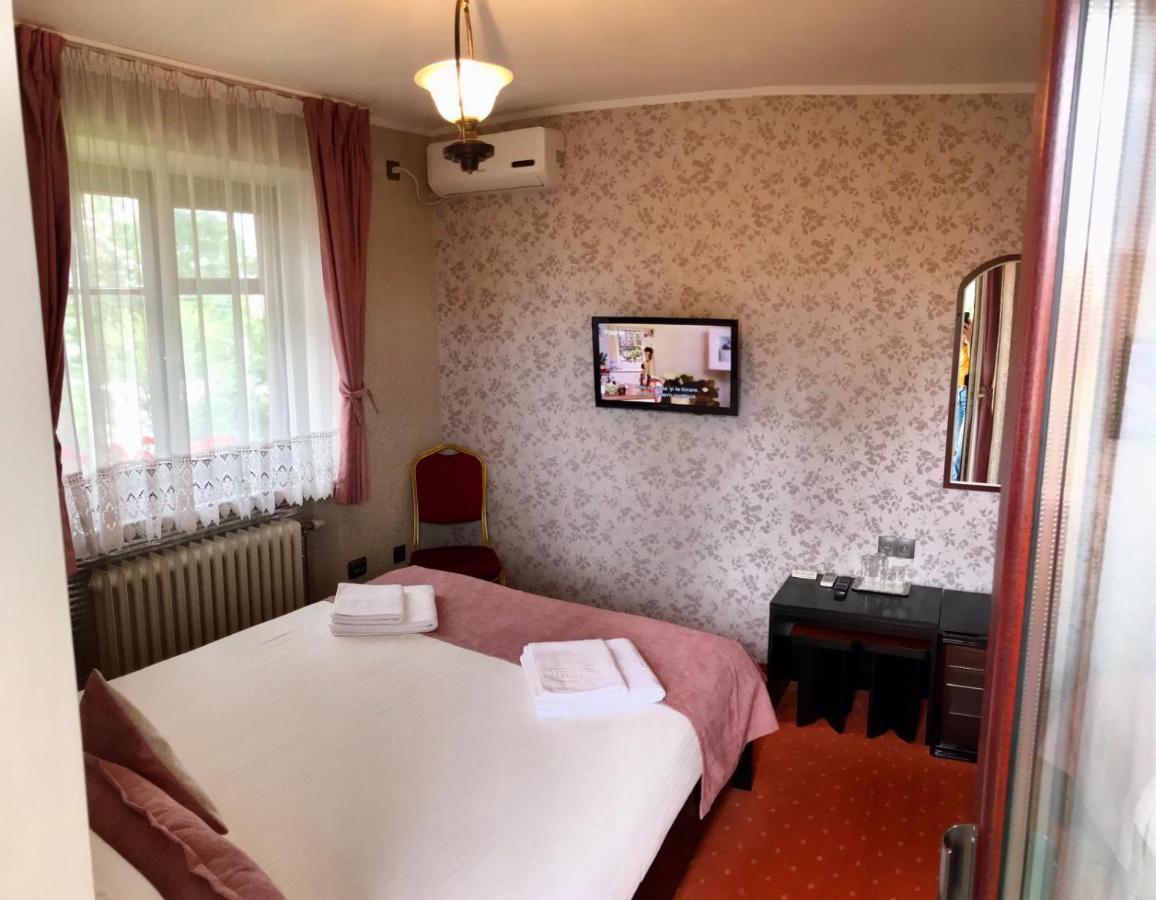 Pension Hotel Fast Рэдэуци Экстерьер фото
