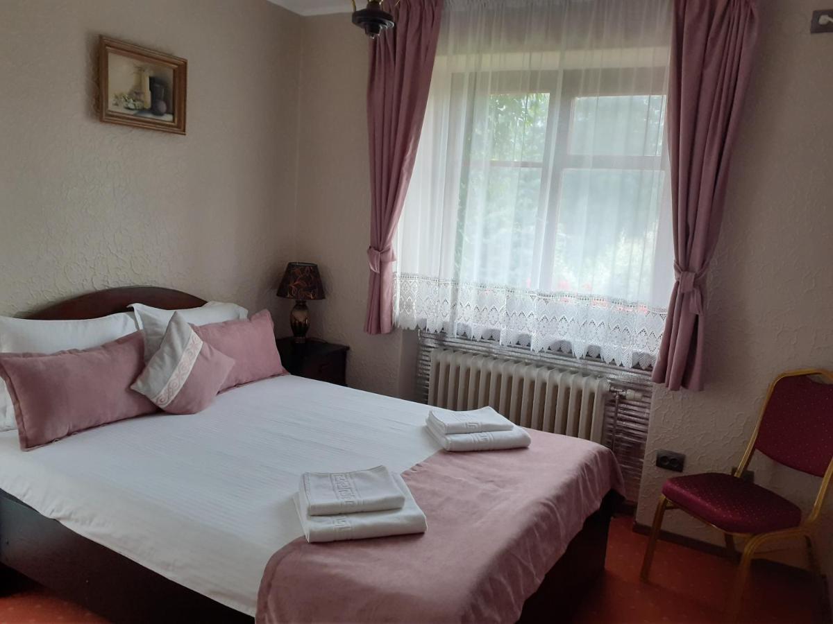 Pension Hotel Fast Рэдэуци Экстерьер фото
