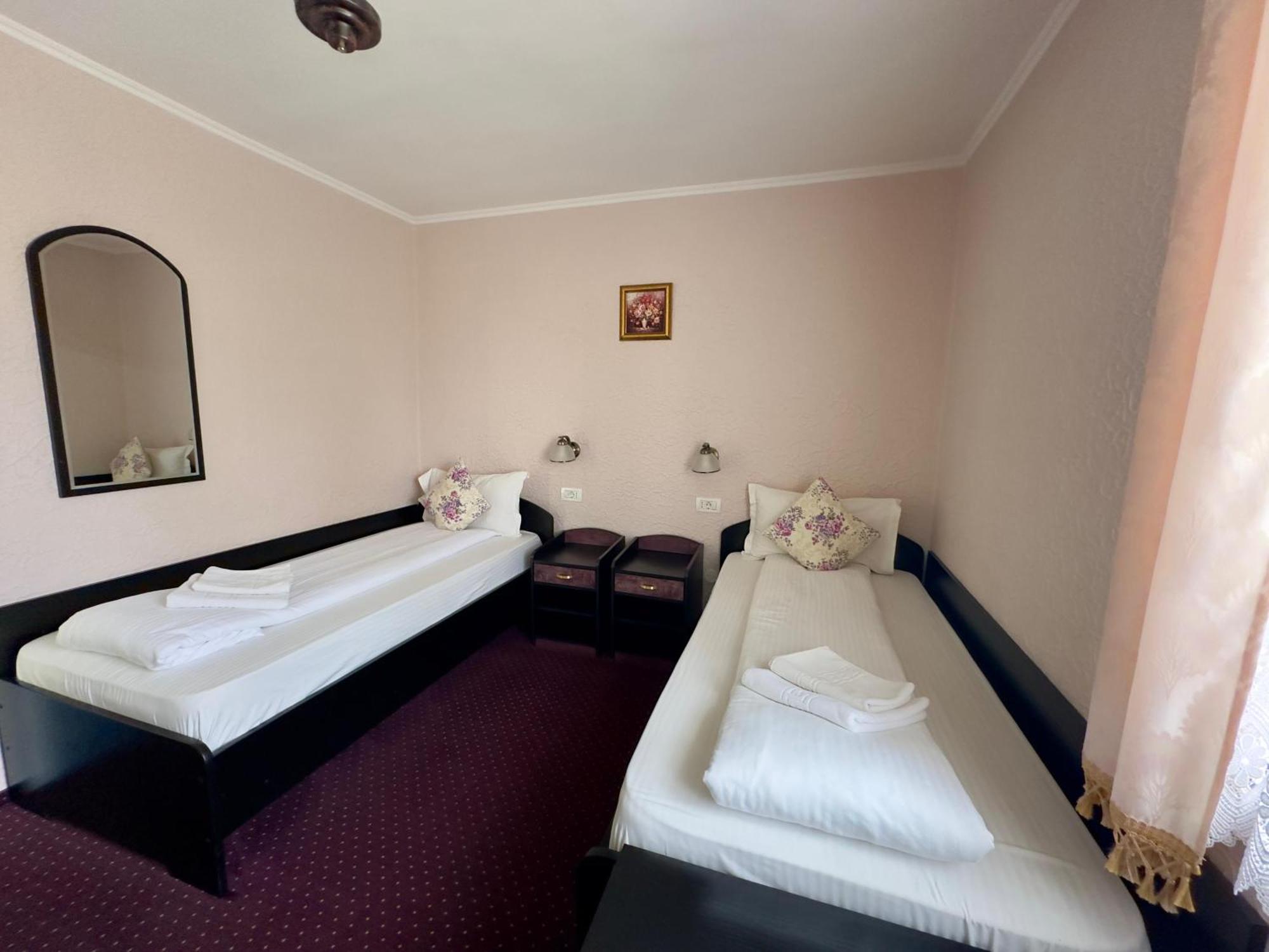 Pension Hotel Fast Рэдэуци Экстерьер фото
