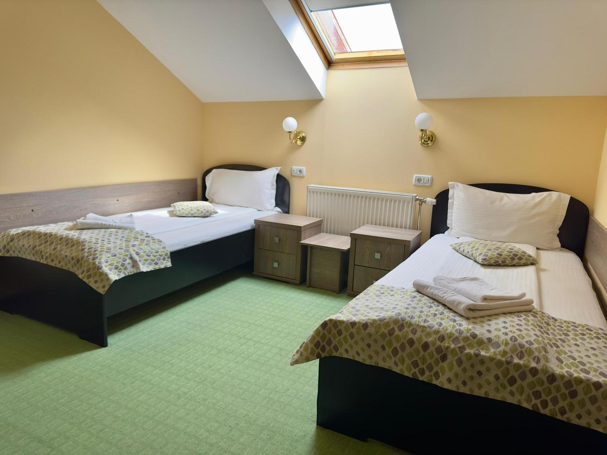 Pension Hotel Fast Рэдэуци Экстерьер фото