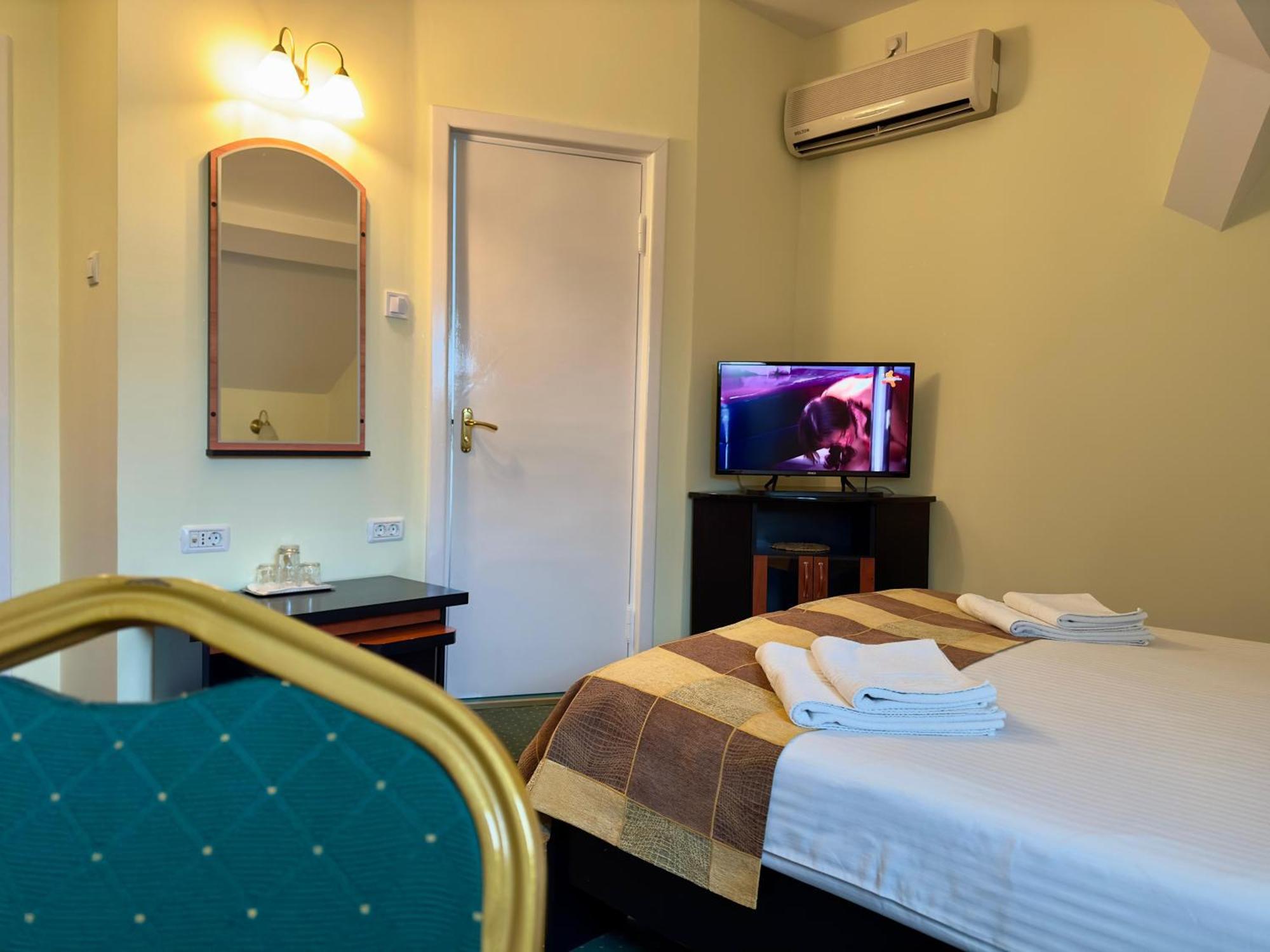Pension Hotel Fast Рэдэуци Экстерьер фото