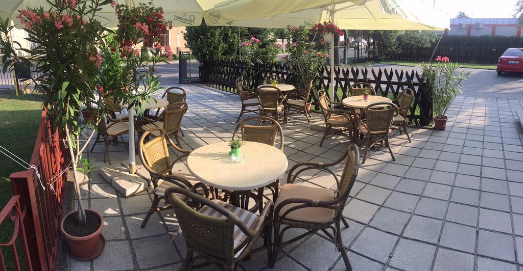 Pension Hotel Fast Рэдэуци Экстерьер фото