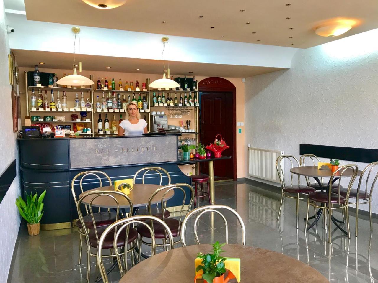 Pension Hotel Fast Рэдэуци Экстерьер фото
