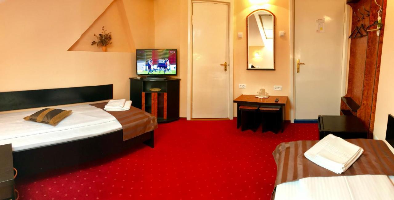 Pension Hotel Fast Рэдэуци Экстерьер фото